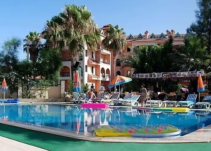 Club Dorado فندق مرمريس