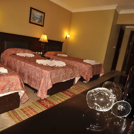 Club Dorado 3* מרמריס