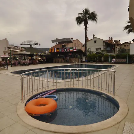 מלון Club Dorado מרמריס