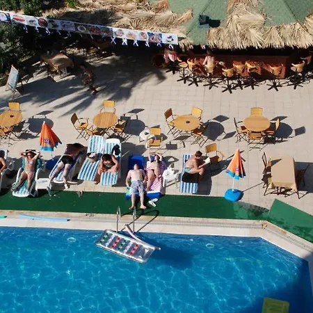 Club Dorado מלון