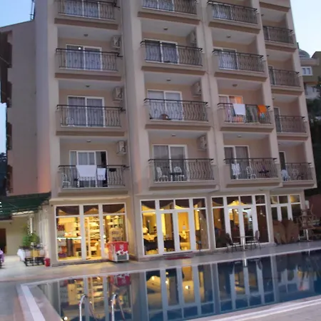 Club Dorado מרמריס